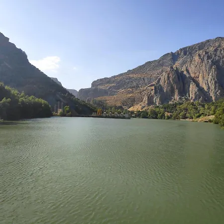 Refugio De * El Chorro
